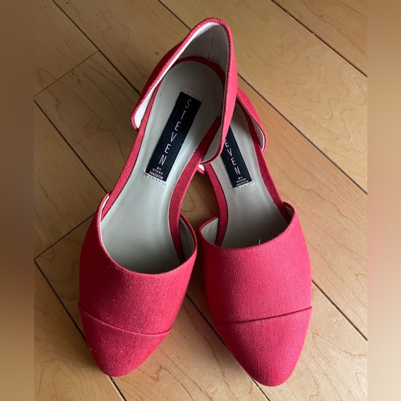 Steve Madden red canvas shoe. Size6. Never worn - Picture 1 of 4